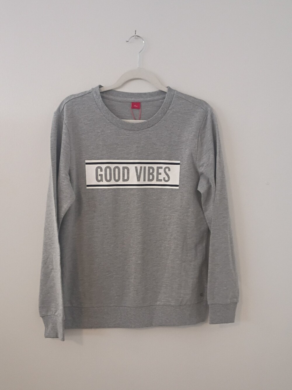 s.Oliver NWT Gray Good Vibes Graphic Crewneck Sweatshirt